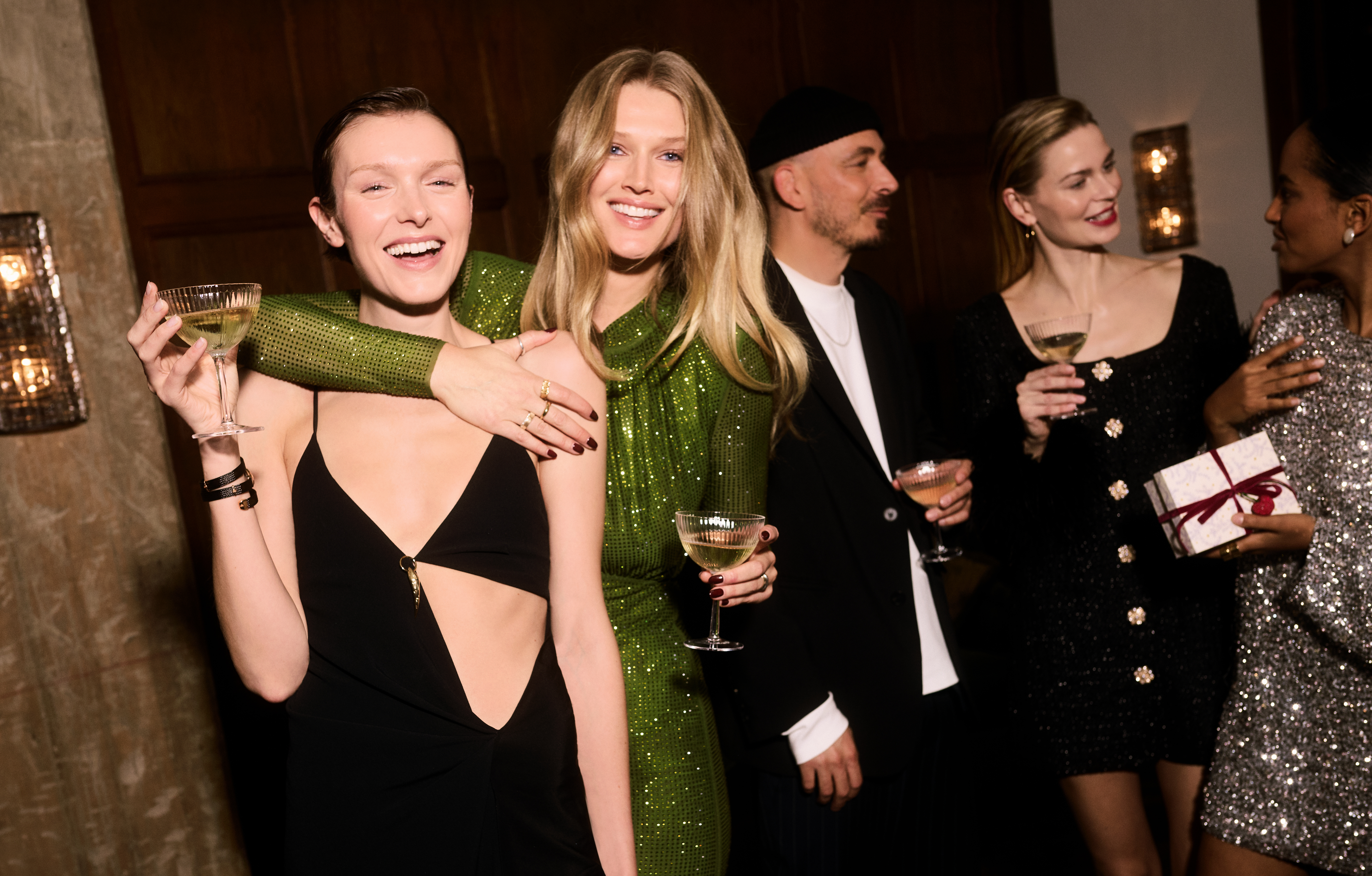 Super Flea Market+Roberto Cavalli+Black velvet backless gown+Barbara Palvin1